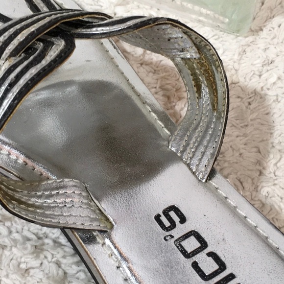 Chico’s silver & black thong sandals - Picture 5 of 7